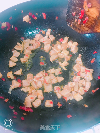 鸡丁炒毛豆的做法步骤：3