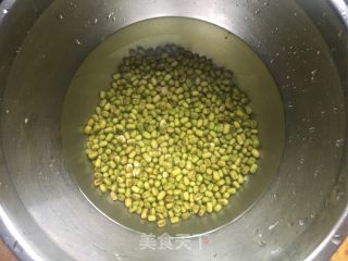 南瓜绿豆汤的做法步骤：1