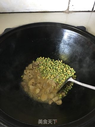 豌豆焖饭的做法步骤：4
