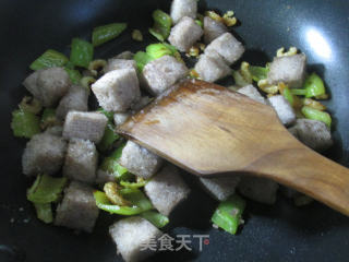开洋青椒炒高粱馒头的做法步骤：6