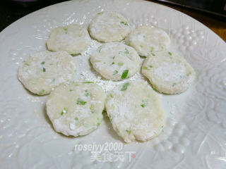 香葱土豆饼的做法步骤：4