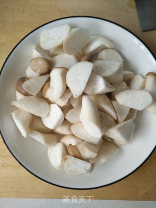 黑椒鸡腿菇的做法步骤：1