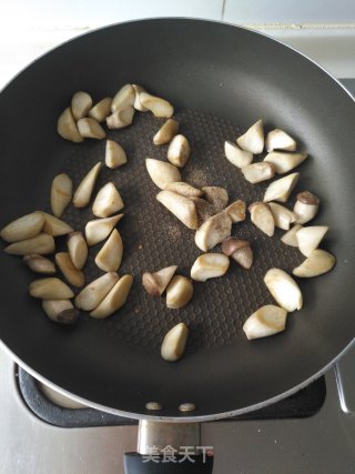 黑椒鸡腿菇的做法步骤：4