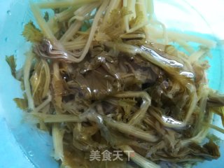 雪菜肉丝毛豆的做法步骤：1