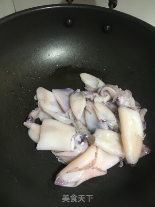 孜然鲜鱿的做法步骤：4