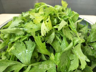酱香芹菜叶的做法步骤：2
