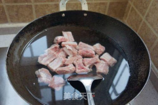 糖醋排骨的做法步骤：1