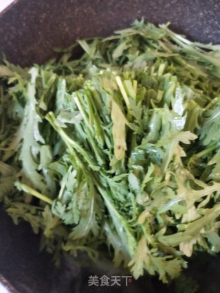 蒜爆茼蒿的做法步骤：3