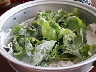 粉蒸芹菜叶的做法步骤：3