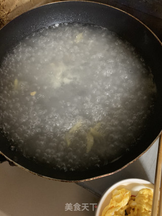 菠菜瘦肉鸡蛋汤的做法步骤：2