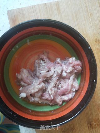 肉丝炒豇豆的做法步骤：1