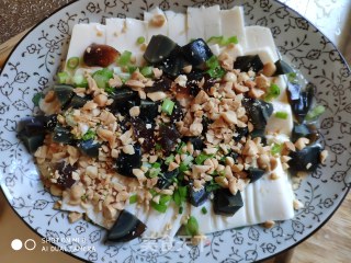 皮蛋豆腐的做法步骤：4