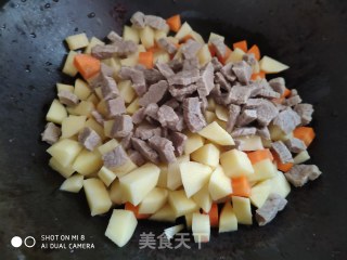 咖喱牛肉的做法步骤：3