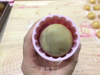 凯蒂广式月饼的做法步骤：15