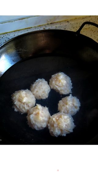 龙利鱼肉大丸子的做法步骤：3