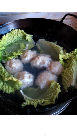 龙利鱼肉大丸子的做法步骤：4