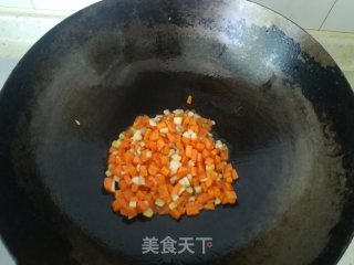 腊肉杂蔬焖饭的做法步骤：5