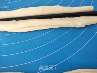 脆皮油条的做法步骤：8