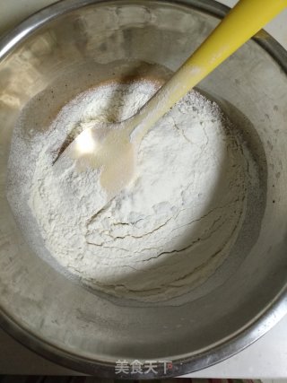 巧克力脆皮蛋糕卷的做法步骤：4