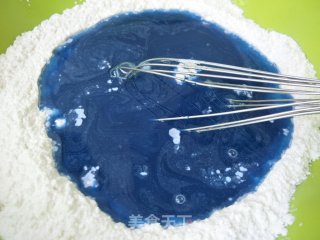 “酸甜美食”蓝水晶凉糕的做法步骤：3