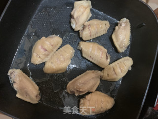 红烧鸡翅的做法步骤：2