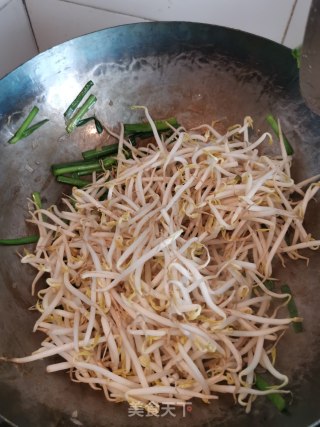 炒三丝（韭菜豆芽豆皮）的做法步骤：6