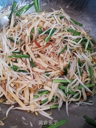 炒三丝（韭菜豆芽豆皮）的做法步骤：8