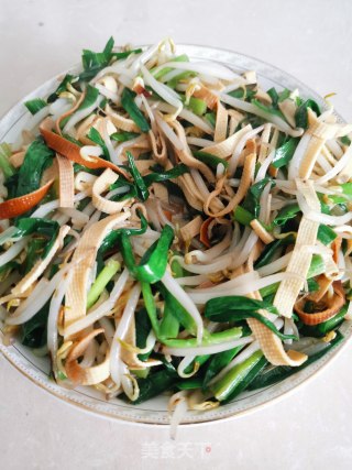 炒三丝（韭菜豆芽豆皮）的做法步骤：13