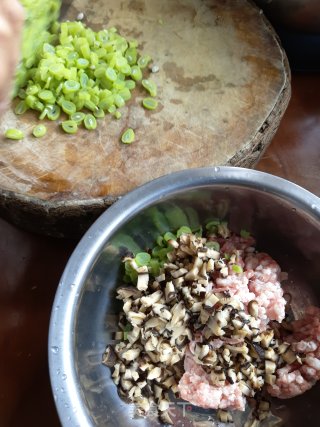 四季豆香菇肉饺的做法步骤：2