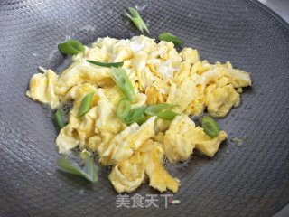 鸡蛋炒芹菜海带丝的做法步骤：4