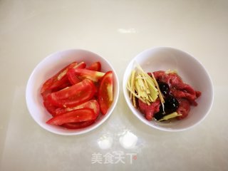 番茄牛肉的做法步骤：2