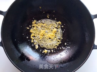 青菜咸肉炒饭的做法步骤：3