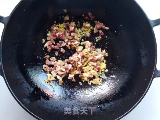 青菜咸肉炒饭的做法步骤：4