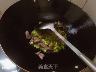 下饭下酒菜酸辣鸡胗的做法步骤：3