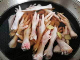 旅行好搭档——卤鸡爪的做法步骤：2
