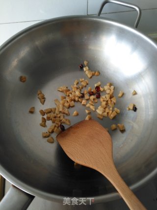 萝卜干炒毛豆的做法步骤：4