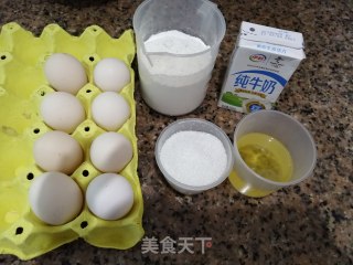 十寸戚风蛋糕的做法步骤：1