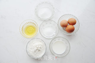 电饭煲版戚风蛋糕的做法步骤：1
