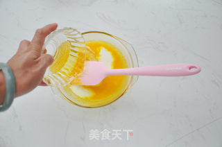 电饭煲版戚风蛋糕的做法步骤：5