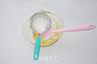 电饭煲版戚风蛋糕的做法步骤：6