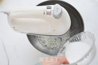 电饭煲版戚风蛋糕的做法步骤：8