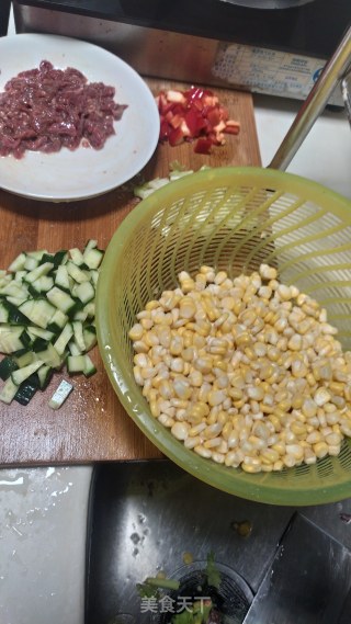 牛肉玉米粒的做法步骤：1