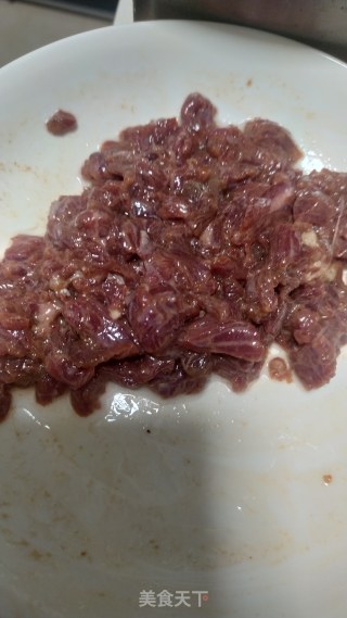 牛肉玉米粒的做法步骤：2