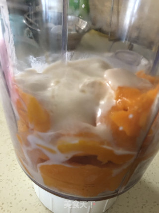 芒果酸奶冰棍的做法步骤：2