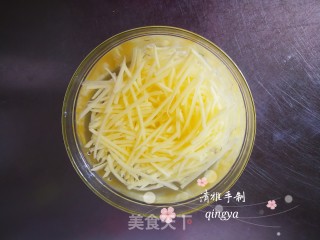 酸辣乌江萝卜土豆丝的做法步骤：2