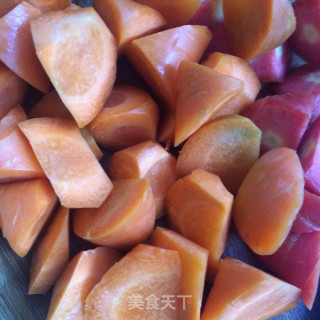 胡萝卜玉米排骨汤的做法步骤：5
