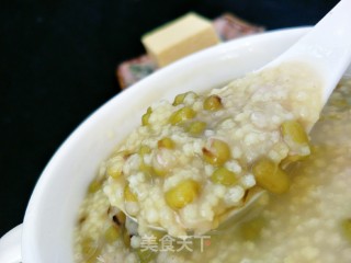 小米绿豆粥的做法步骤：1