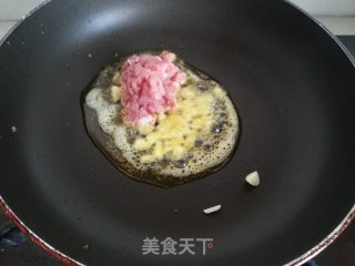 以假乱真的红烧肉——肉末番薯粉皮的做法步骤：5