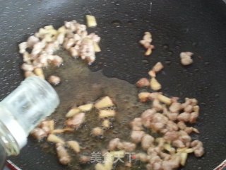以假乱真的红烧肉——肉末番薯粉皮的做法步骤：6