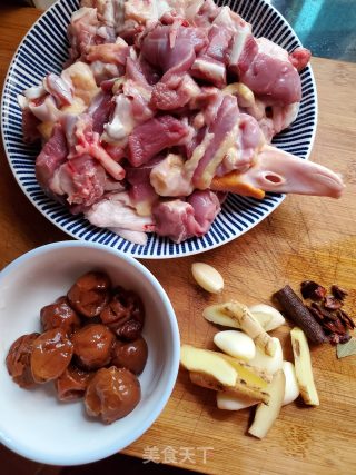 酸梅鸭的做法步骤：1